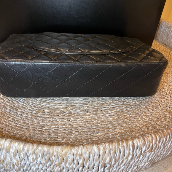 CHANEL
Pre-loved Lambskin Quilted Small Double Flap Black
$10.200 $8725 - Picture 6 of 6